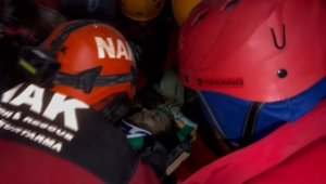 Kahramanmaraş'ta 89 saat sonra enkazdan baba-oğul çıkarıldı