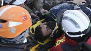 Kahramanmaraş'ta ekipler 5 metre tünel açtıkları binanın enkazından 2 kardeşi 198 saat sonra kurtardı