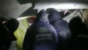 Kahramanmaraş'ta enkaz altında kalan kadın Bozkurt Belediyesi ekibince kurtarıldı