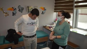 Kanseri yenen doktor, hastalarıyla iletişiminde "empati"yi eksik etmiyor