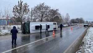 Kastamonu'da cenazeye gidenleri taşıyan otobüs devrildi, 16 kişi yaralandı