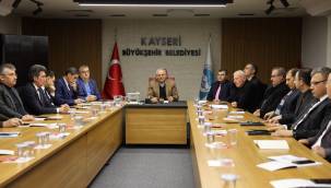 Kayseri Büyükşehir, deprem bölgelerine yardım çalışması başlattı