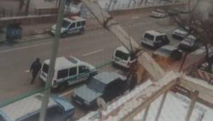 Kayseri'de bunalıma giren şahıs eşini rehin aldı