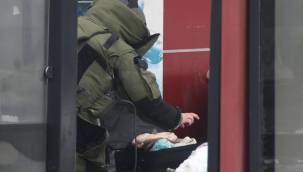 Kayseri'de Otobüs durağına bırakılan şüpheli valizlerden kıyafet çıktı