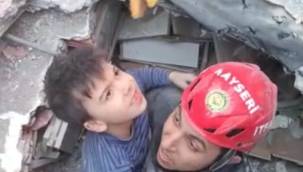 Kayseri itfaiyesi deprem bölgesinde hayat kurtarmaya devam ediyor 