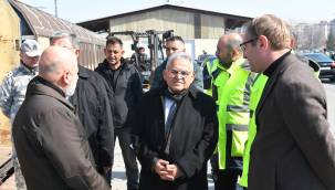 Kayseri Tren Garı’nı Ziyaret Eden Büyükkılıç, Yardım Çalışmaları Hakkında Bilgi Aldı
