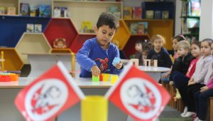 Kayseri'de çocuklar için kütüphanede survivor parkuru kuruldu