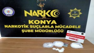Konya'da yatağa uyuşturucu gizleyen 2 zanlı tutuklandı