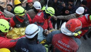 Kuzenine bilinçsizce attığı "8" mesajıyla 102 saat sonra kurtulan depremzede yaşadıklarını anlattı