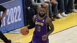 Lakers'ta LeBron James sakatlandı
