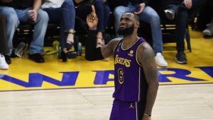 LeBron NBA rekorunu kırdı ama Lakers kaybetti