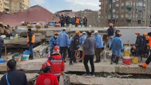 MEB'in 4 bini aşkın öğretmeni, deprem bölgesinde arama kurtarmada görev alıyor