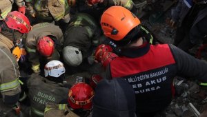 MEB'in 5 bin kişilik AKUB ekibi de deprem bölgesindeki arama kurtarma çalışmalarına katılıyor