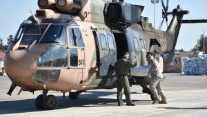 Mehmetçik İncirlik Üssü'nde yardımların sevkiyatı için gece gündüz görev başında