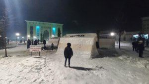 Mehmetçik, Malatya'da depremzedeler için çadır kuruyor