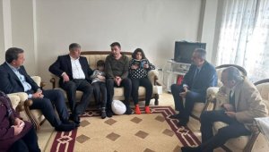 MHP'li Yıldırım ve Haberal, Nallıhan'da misafir edilen depremzede aileleri ziyaret etti