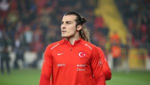 Milli futbolcu Çağlar Söyüncü, deprem fırsatçılarına tepki gösterdi