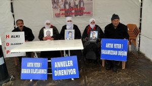 Muşlu aileler çocukları için HDP önündeki eylemlerini sürdürdü