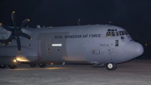 Norveç askeri nakliye uçağı 22 yaralı depremzedeyi İstanbul'a getirdi