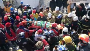 Nurdağı'nda depremin 129. saatinde 4 kişi enkazdan kurtarıldı