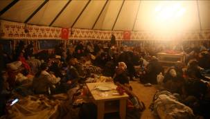 Osmaniye’de depremzedeler, çadırlara ve kapalı spor salonlarına yerleştiriliyor