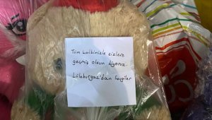 Oyuncaklarını duygu dolu notlarla depremzede akranlarına gönderiyorlar