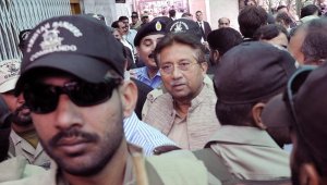 Pakistan'ın eski darbeci lideri Müşerref öldü