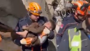 Rize AFAD ekibi, Gaziantep'te biri çocuk 10 kişiyi enkazdan yaralı kurtardı