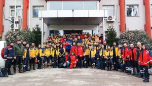 Samsun'dan deprem bölgesine 600'e yakın sağlık personeli gitti