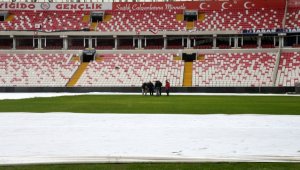 Sivas 4 Eylül Stadyumu'nun zemininde inceleme yapıldı