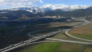 TAG Otoyolu'ndaki yoğunluk helikopterden görüntülendi