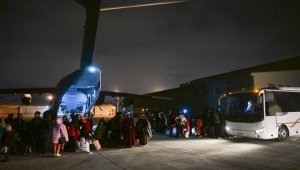 Tahliye talebinde bulunan 210 depremzede TSK'nın kargo uçağıyla İstanbul'a getirildi