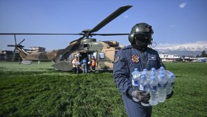 TSK, Hatay'a "hava yardım koridoru"yla takviye ekip ve gıda malzemesi ulaştırıyor