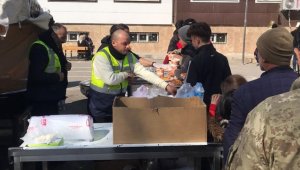 TÜRES, depremden etkilenen illerde sıcak yemek ve çorba dağıtımını sürdürüyor