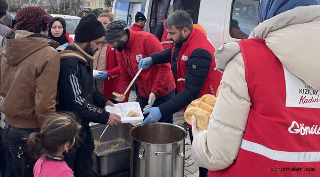 Türk Kızılay deprem bölgesinde yaklaşık 400 bin kişiye sıcak yemek dağıttı