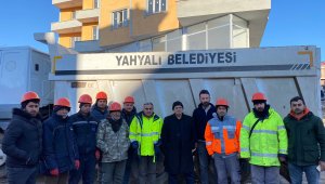 Yahyalı'dan Kahramanmaraş'a hafriyat temizliği için 24 kamyon gidiyor