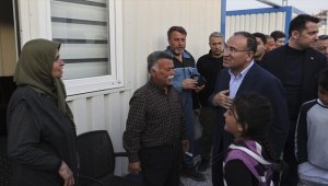 Adalet Bakanı Bozdağ, İslahiye ilçesinde kurulan konteyner kenti ziyaret etti