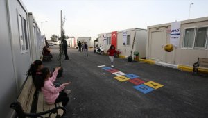 Adıyaman'da depremden kurtulan sosyolog ihtiyacı olanların yardımına koştu