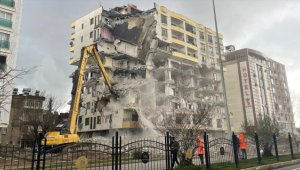 Adıyaman'da enkaz kaldırma ve hasarlı binaların yıkım çalışmaları sürüyor