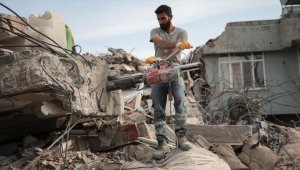 Adıyaman'da, Kahramanmaraş merkezli depremlerde tamamen yıkılan binalarda inceleme sürüyor
