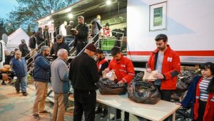 Adıyaman'da Türk Kızılay, yardımları gönüllülerle el ele depremzedelere ulaştırıyor