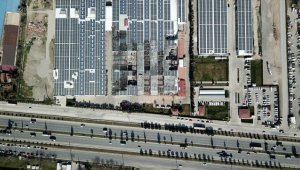 Ağır hasarlı fabrikasının sağlam kalan mutfağında günlük 23 bin kişiye yemek çıkarıyor