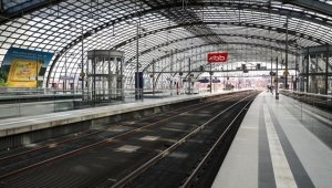 Almanya'da son 31 yılın en büyük grevi ulaşımı felç etti