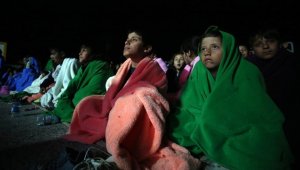 "Alperen"lerden depremzede çocuklar için açık havada sinema hizmeti