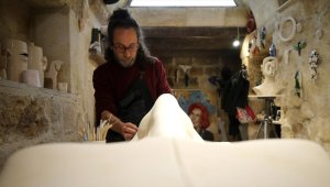 Avanos'un seramiğinden etkilenip heykeltıraş oldu, 25 yıldır özgün eserler yapıyor