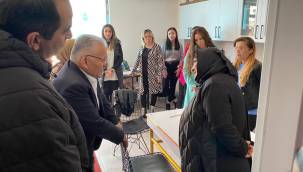 Başkan Büyükkılıç, Kızılay Yardım Toplama Merkezi’ni Ziyaret Etti