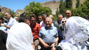 Başkan Büyükkılıç’tan 16 İlçeye 4 yılda 306 kez hizmet dolu ziyaret