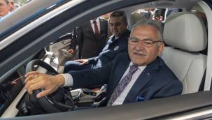 Başkan Büyükkılıç, TOGG’un direksiyonuna geçti 