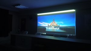 Bozkır'da depremzede çocuklara film izleme etkinliği