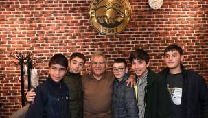 Büyükkılıç, Teravih sonrası gençlerle ve vatandaşlarla buluştu